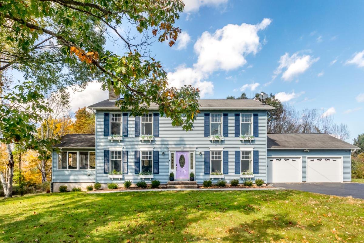 Catskills Delaware River Modern Colonial Getaway - Housity
