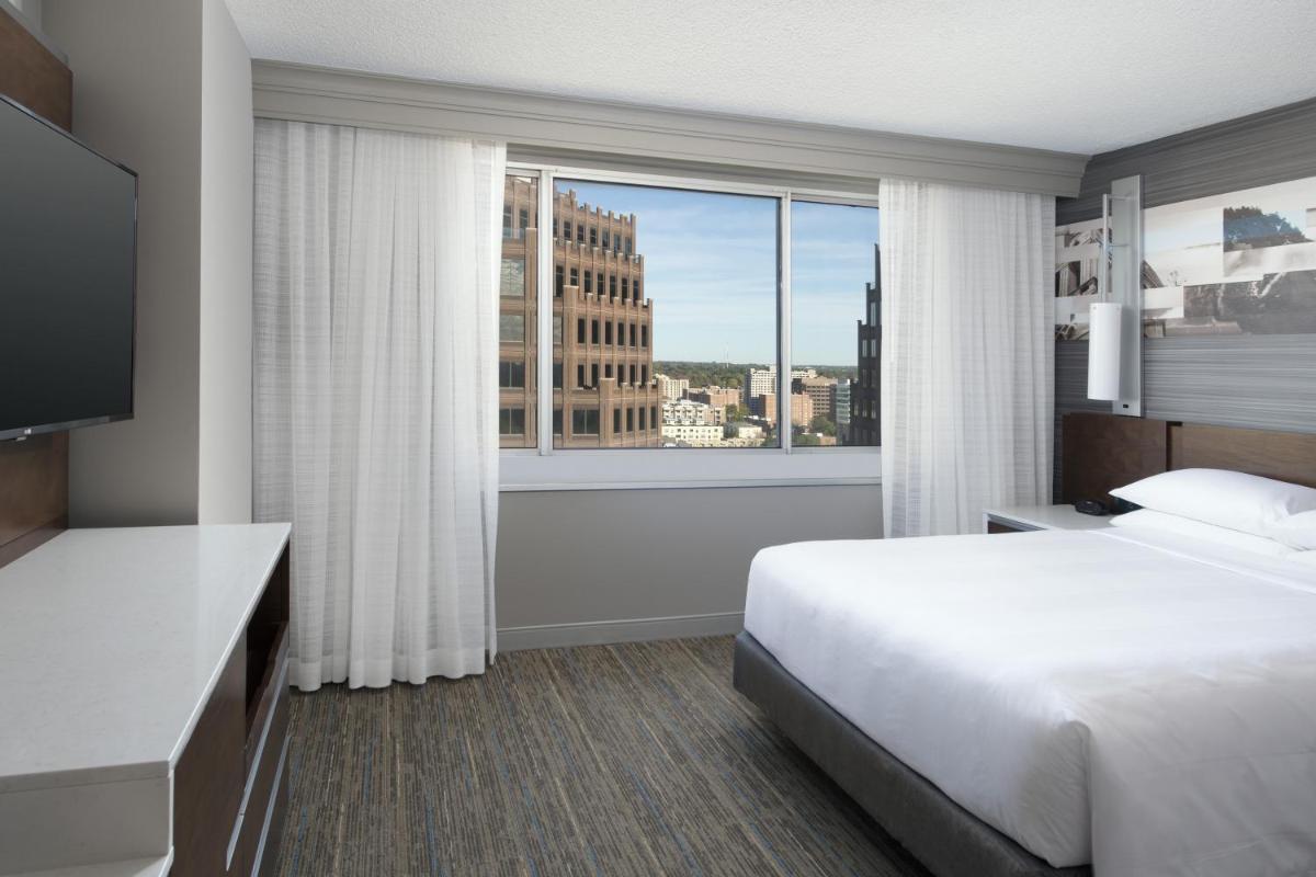 Kansas City Marriott Country Club Plaza - Housity