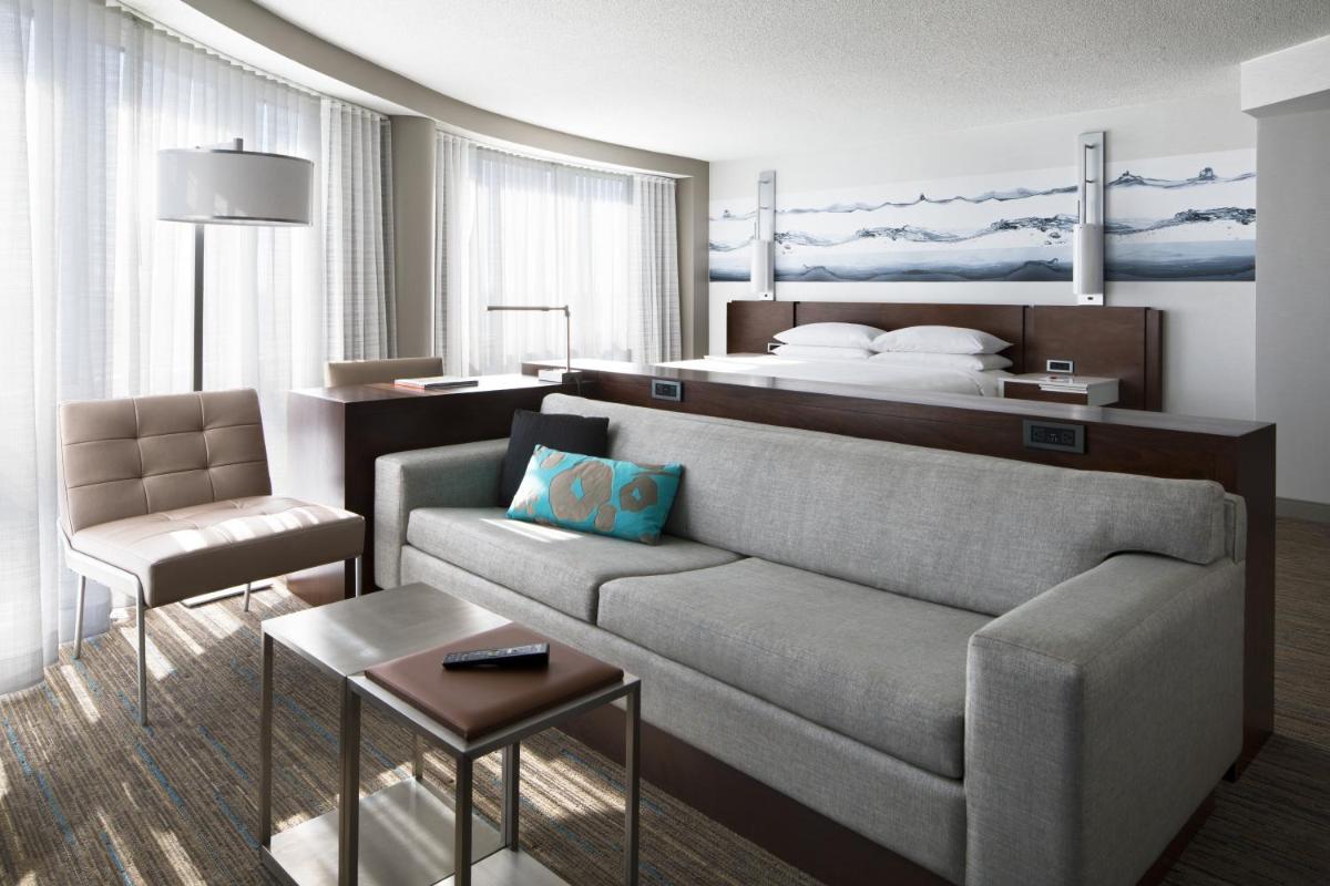 Kansas City Marriott Country Club Plaza - Housity