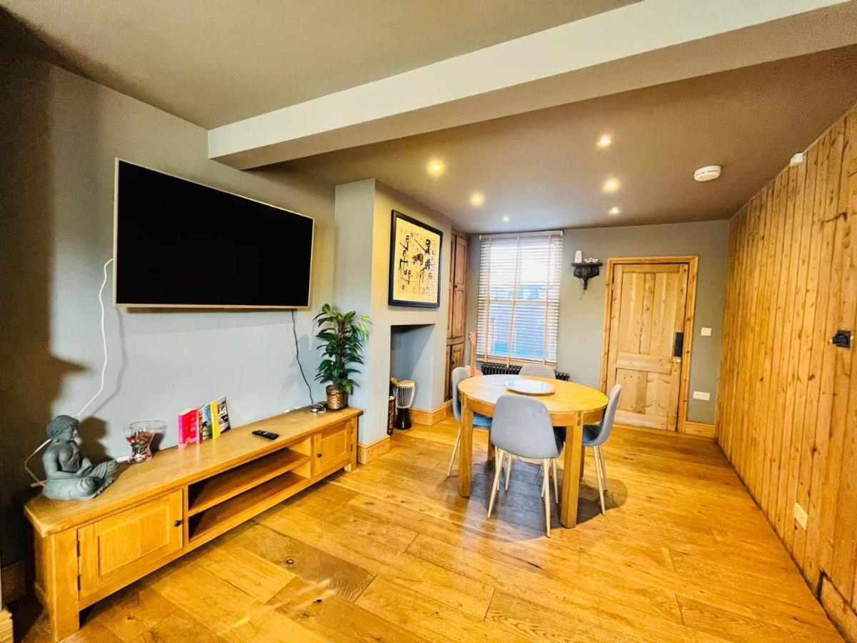 Simpsons Cottage - Grove Road Cottages - Housity