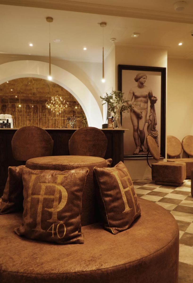 Hotel Pietryna - Housity