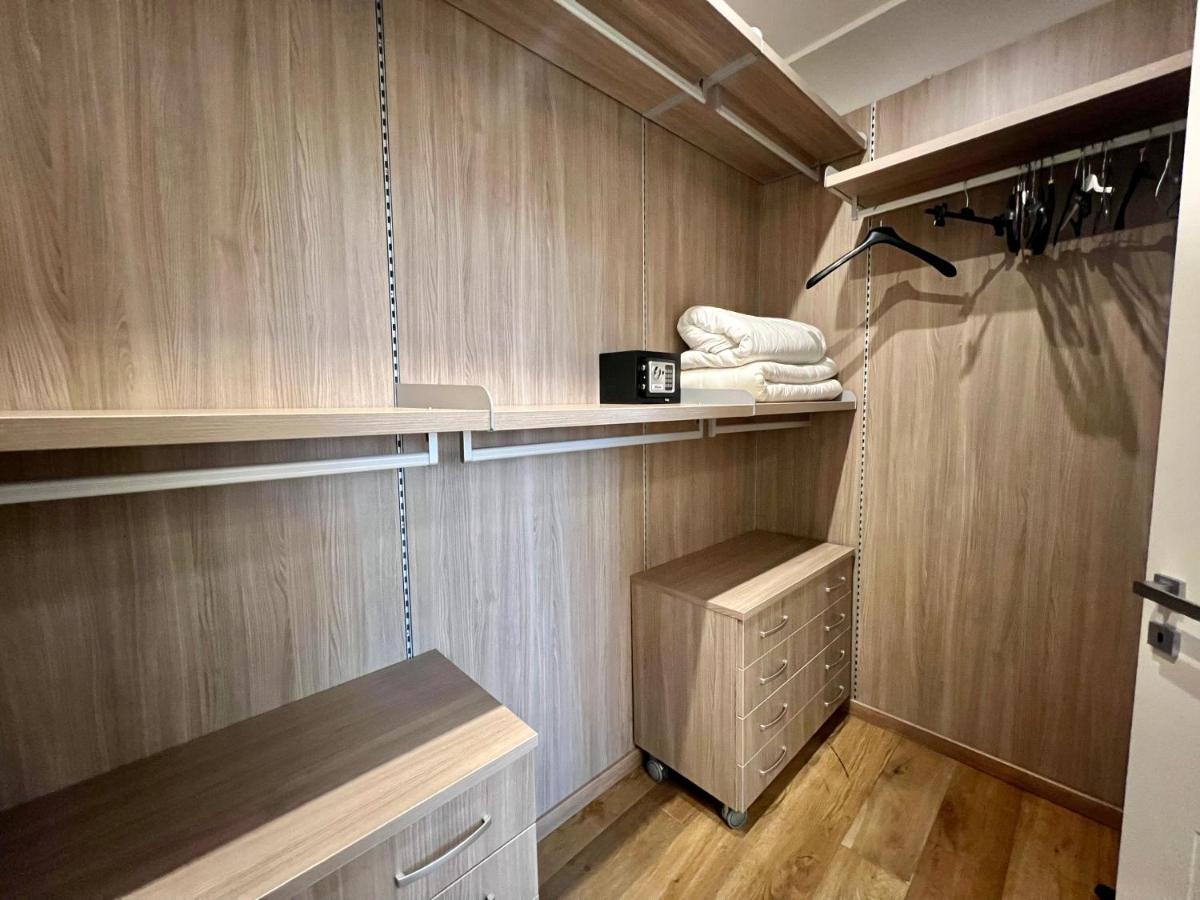 Suitetrails - NEW WONDERFUL BILO WITH WALK-IN CLOSET from Moscova Suites Apartments