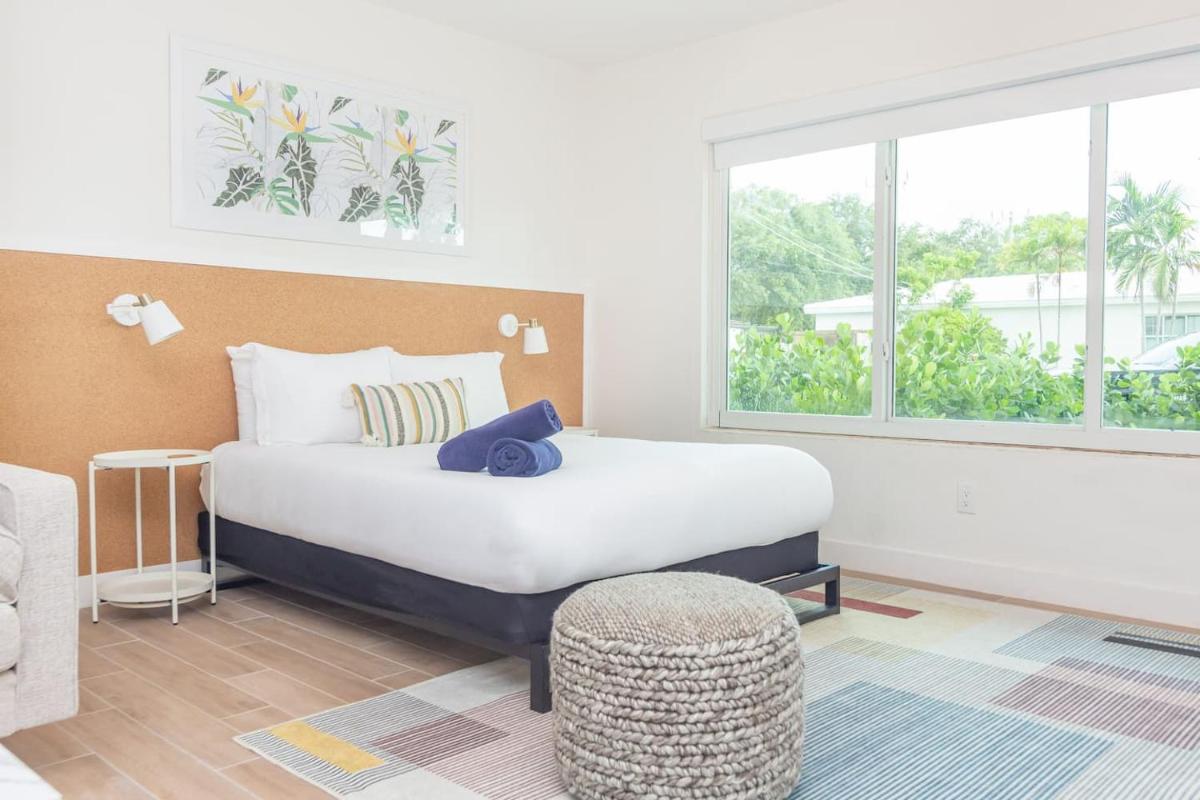 Large Stylish Studio Apartment In El Portal #3 - Housity