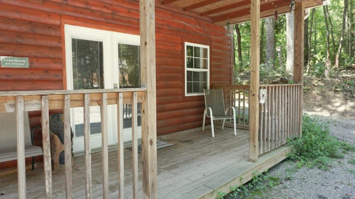 The Cave at Shady Woods - 1 Bedroom Studio - Walk to Downtown! - Housity
