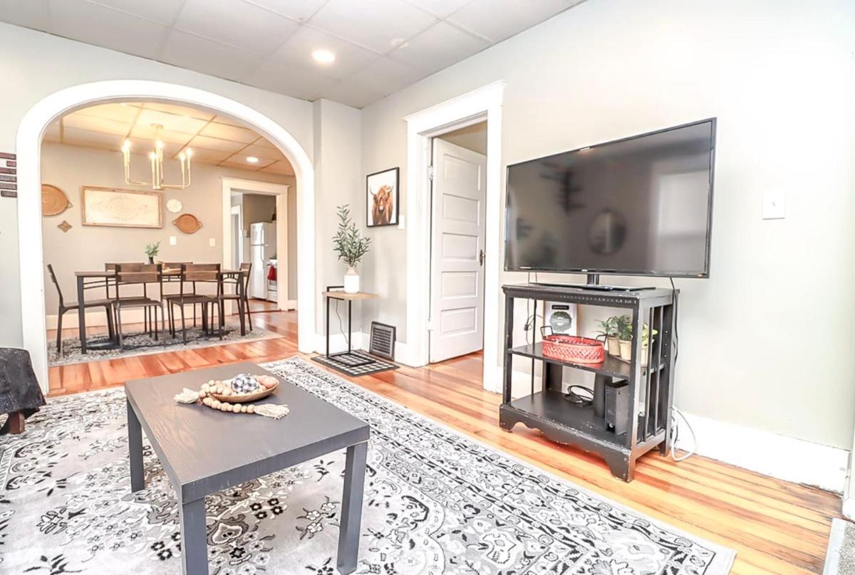 Suitetrails - Perfect Getaway - 4bd 2bath in heart of Lincoln