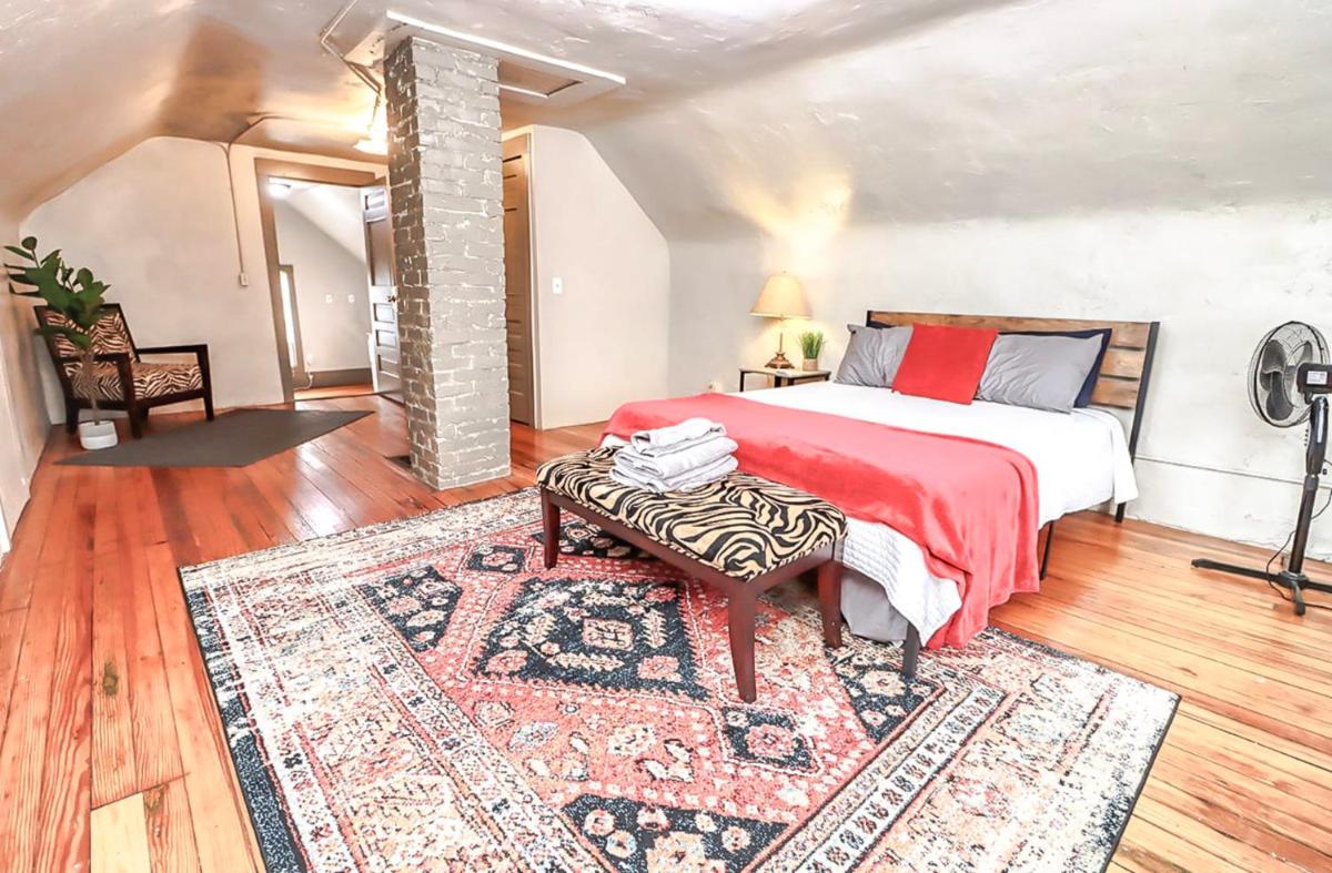 Suitetrails - Perfect Getaway - 4bd 2bath in heart of Lincoln
