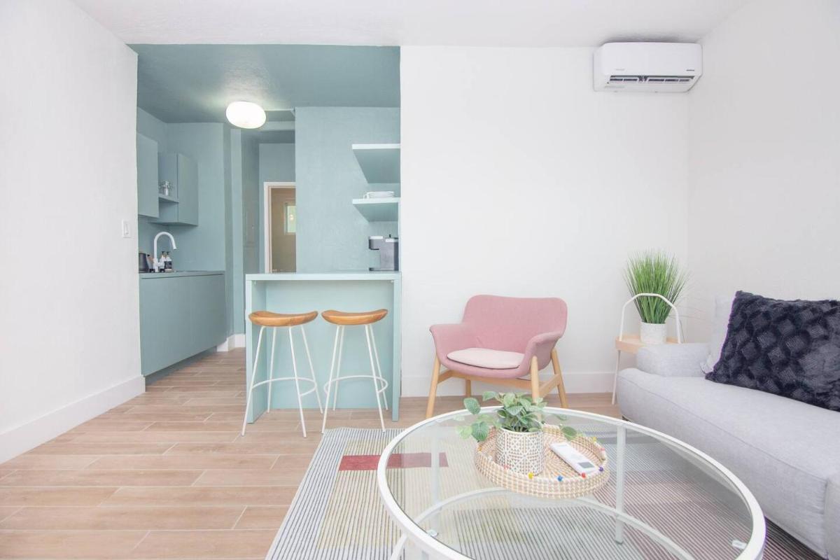 Stylish One Bedroom Apartment In El Portal #4 - Housity