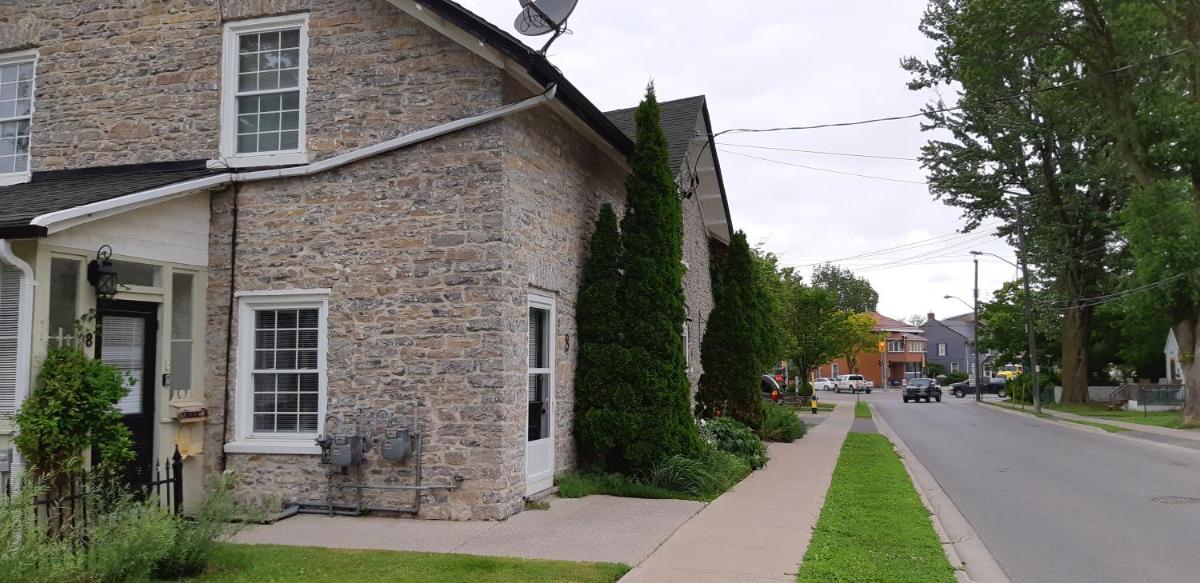 Stone Carriage House - Housity