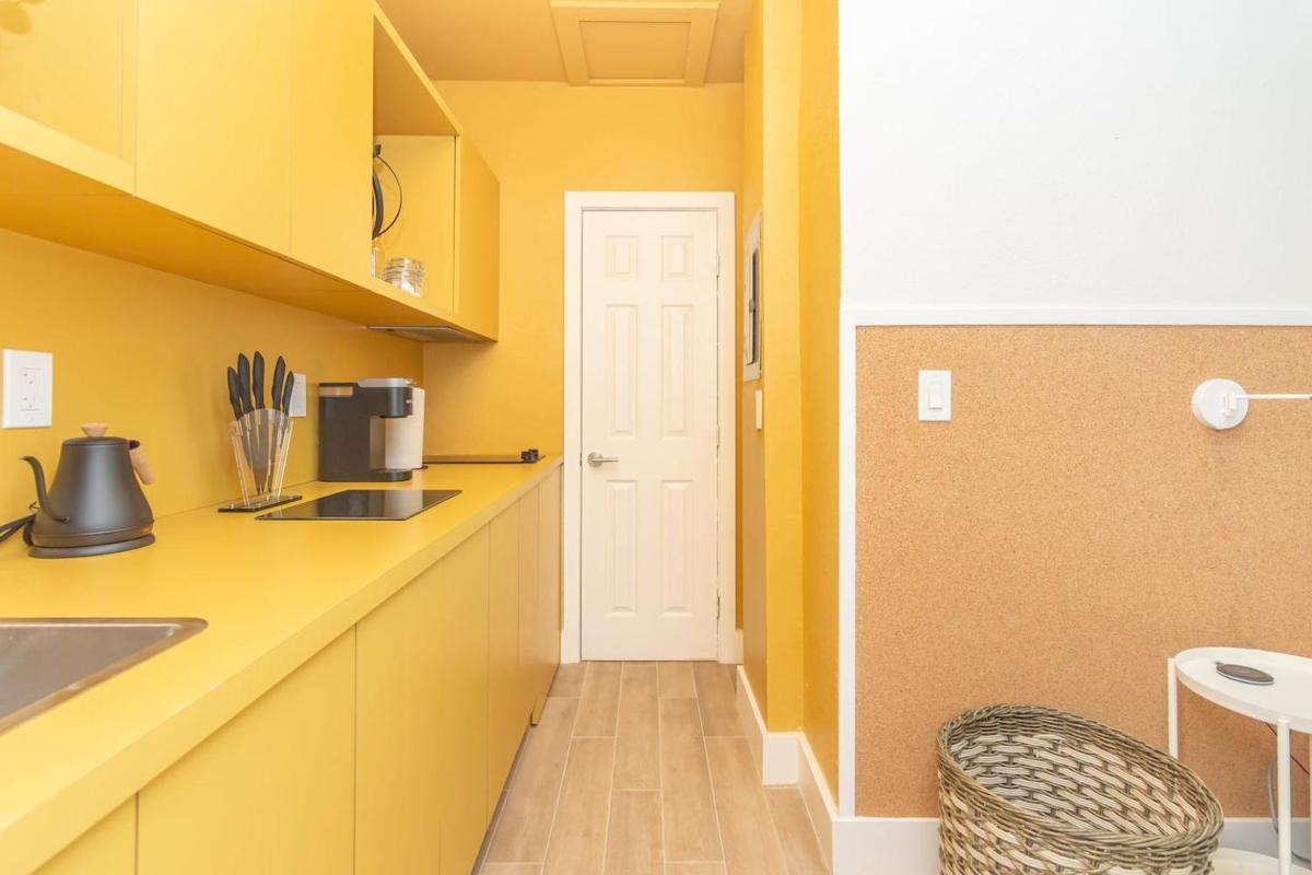 Stylish Studio Apartment In El Portal #1 - Hizvo