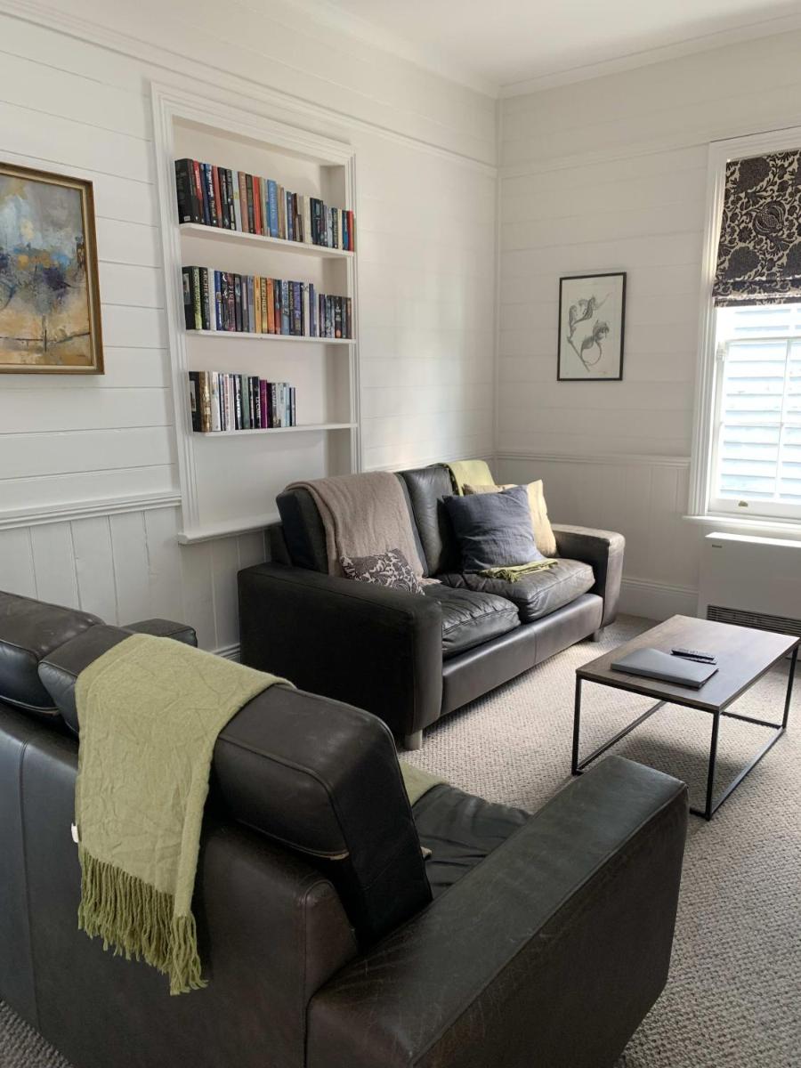 Sunny Character 1800's Cottage - Housity