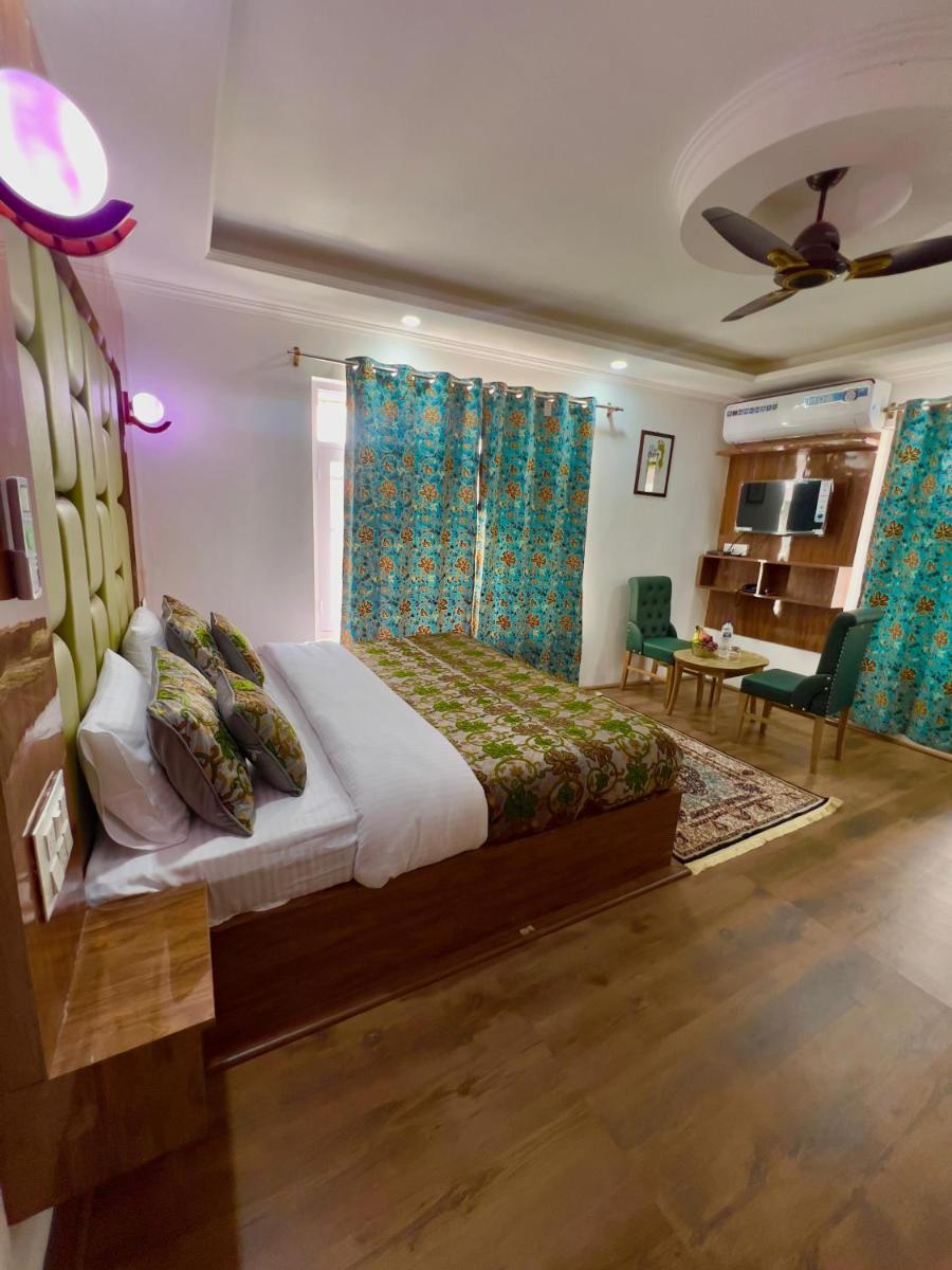 Suitetrails - Pandith Exotics Hotel And Restaurant