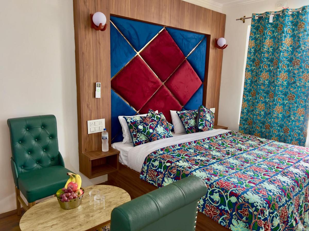 Suitetrails - Pandith Exotics Hotel And Restaurant