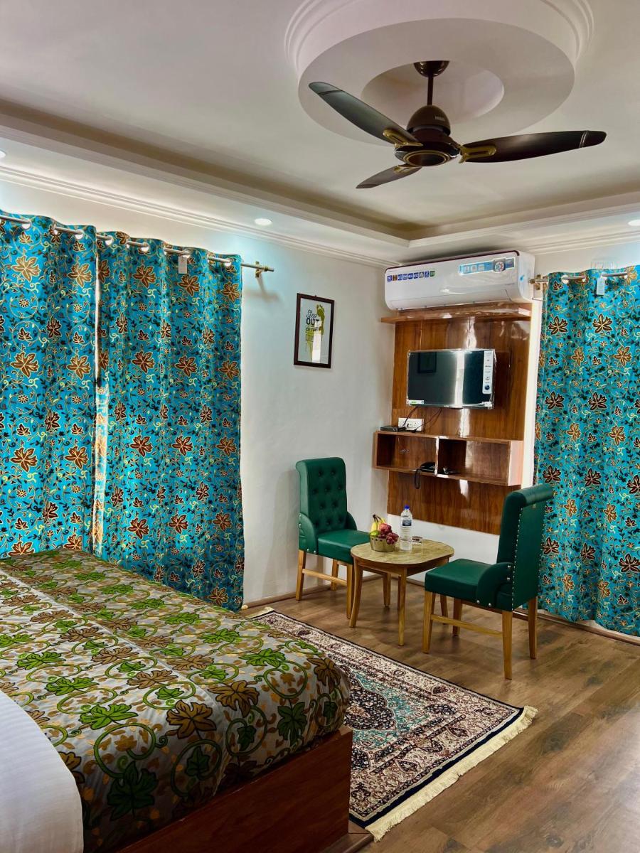 Suitetrails - Pandith Exotics Hotel And Restaurant