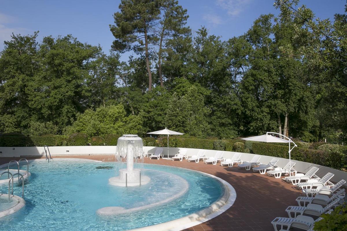 Piscine de l'établissement Best Western Hotel Sourcéo ou située à proximité