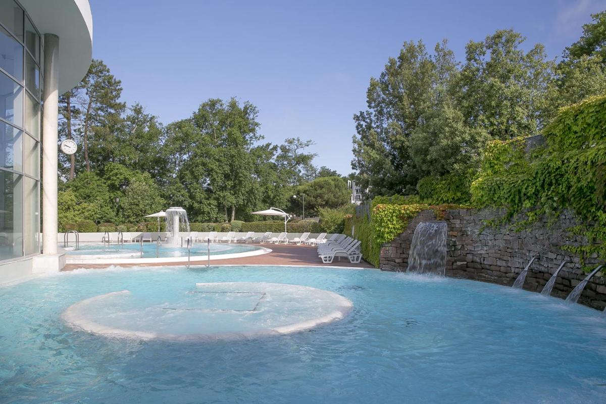 Piscine de l'établissement Best Western Hotel Sourcéo ou située à proximité