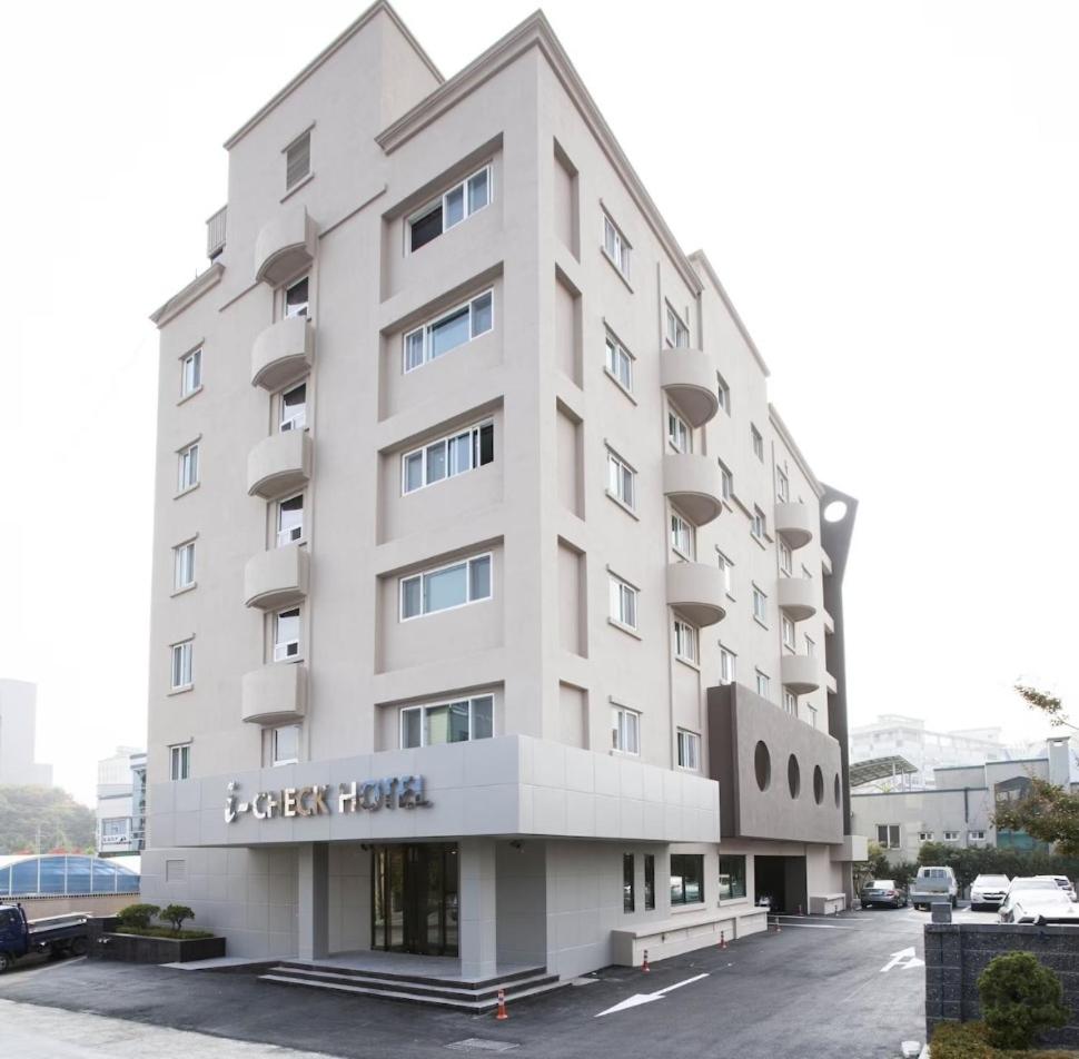 I-check Hyunjin Hotel - Housity