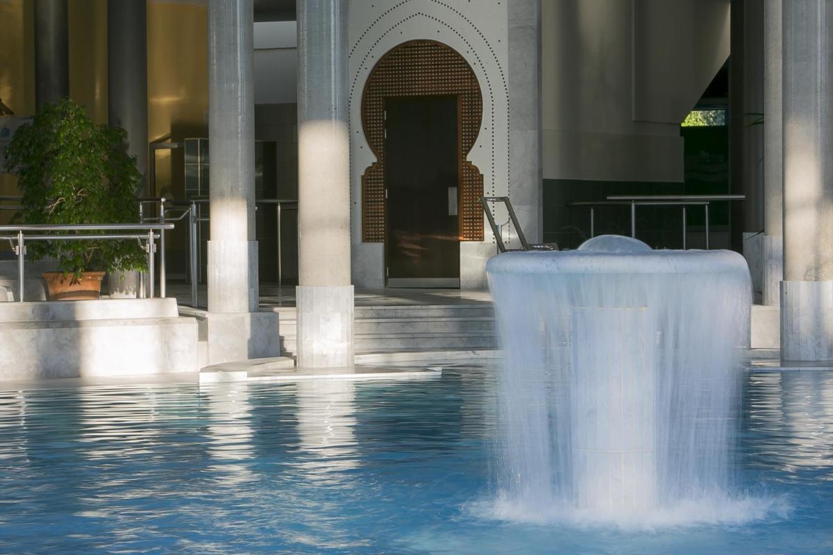 Piscine de l'établissement Best Western Hotel Sourcéo ou située à proximité
