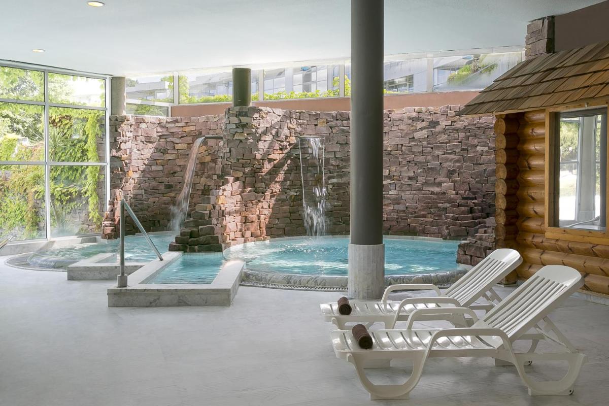 Piscine de l'établissement Best Western Hotel Sourcéo ou située à proximité