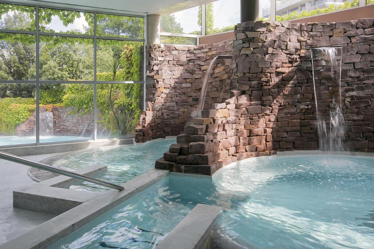 Piscine de l'établissement Best Western Hotel Sourcéo ou située à proximité