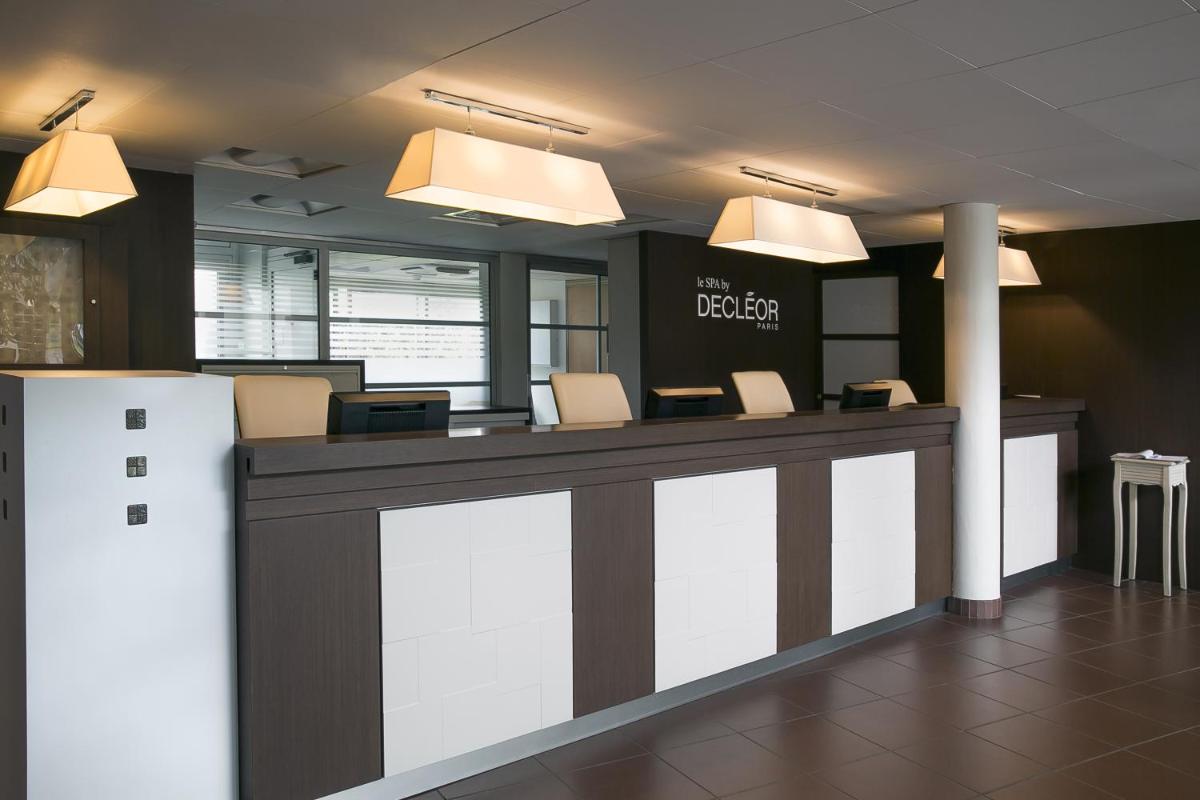 Hall ou réception de l'établissement Best Western Hotel Sourcéo