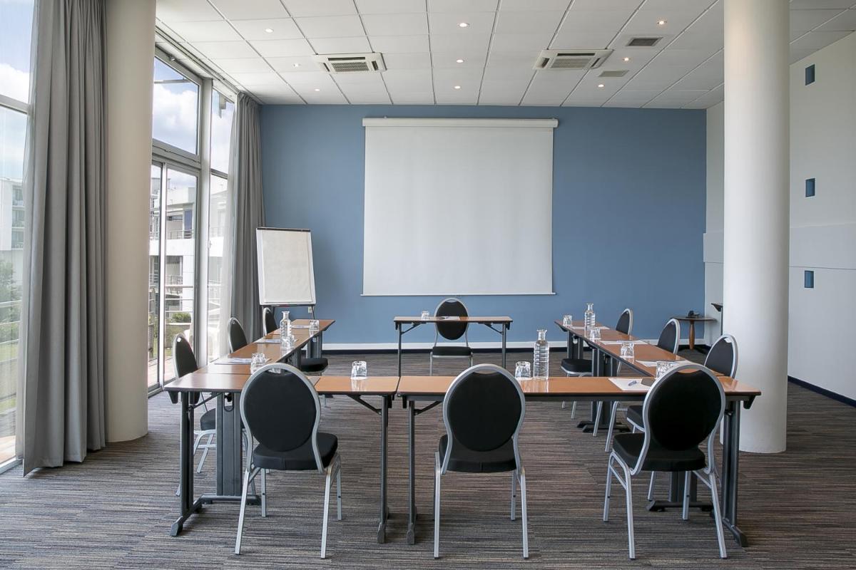 Espace de conférence ou salle de réunion dans l'établissement Best Western Hotel Sourcéo