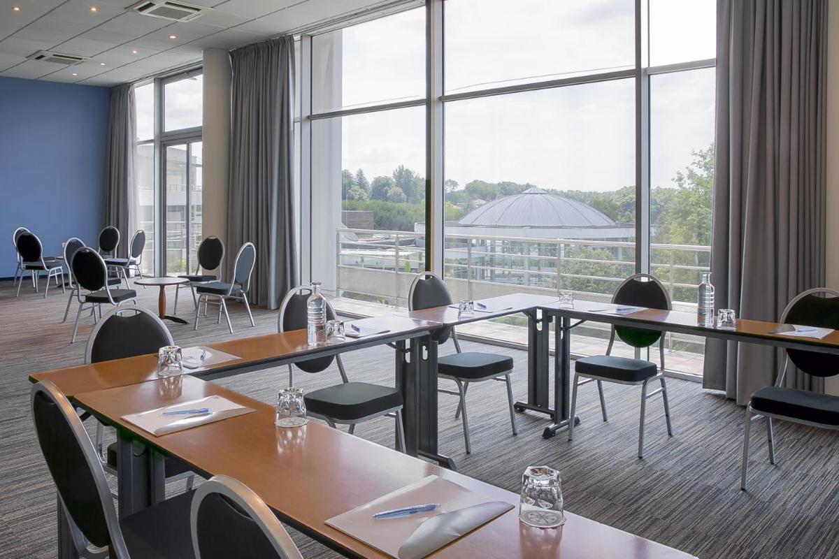 Espace de conférence ou salle de réunion dans l'établissement Best Western Hotel Sourcéo