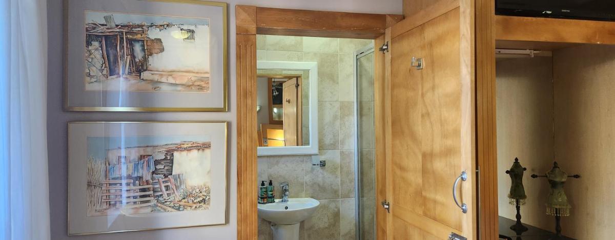 The Wooden Leg Guesthouse - Housity
