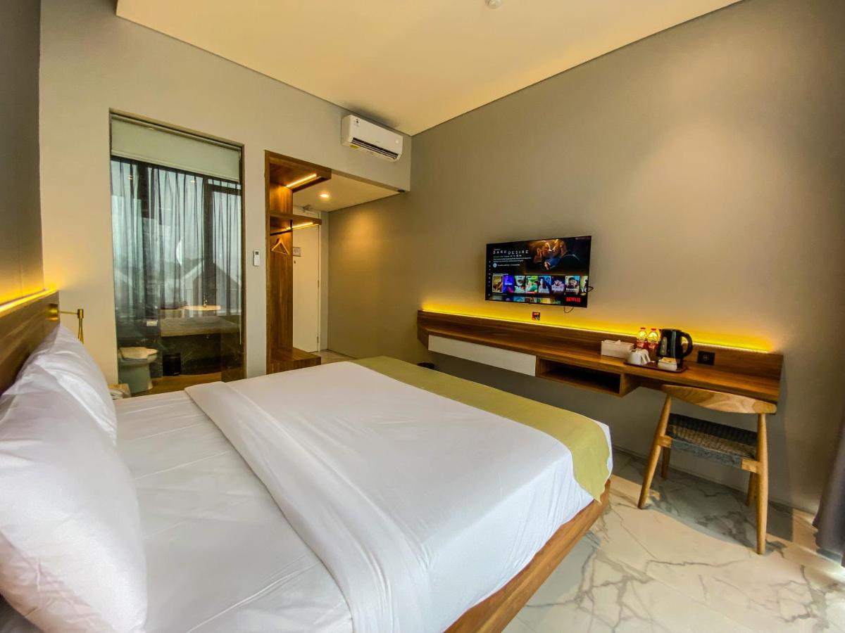 Facade Hotel by Azana - Housity