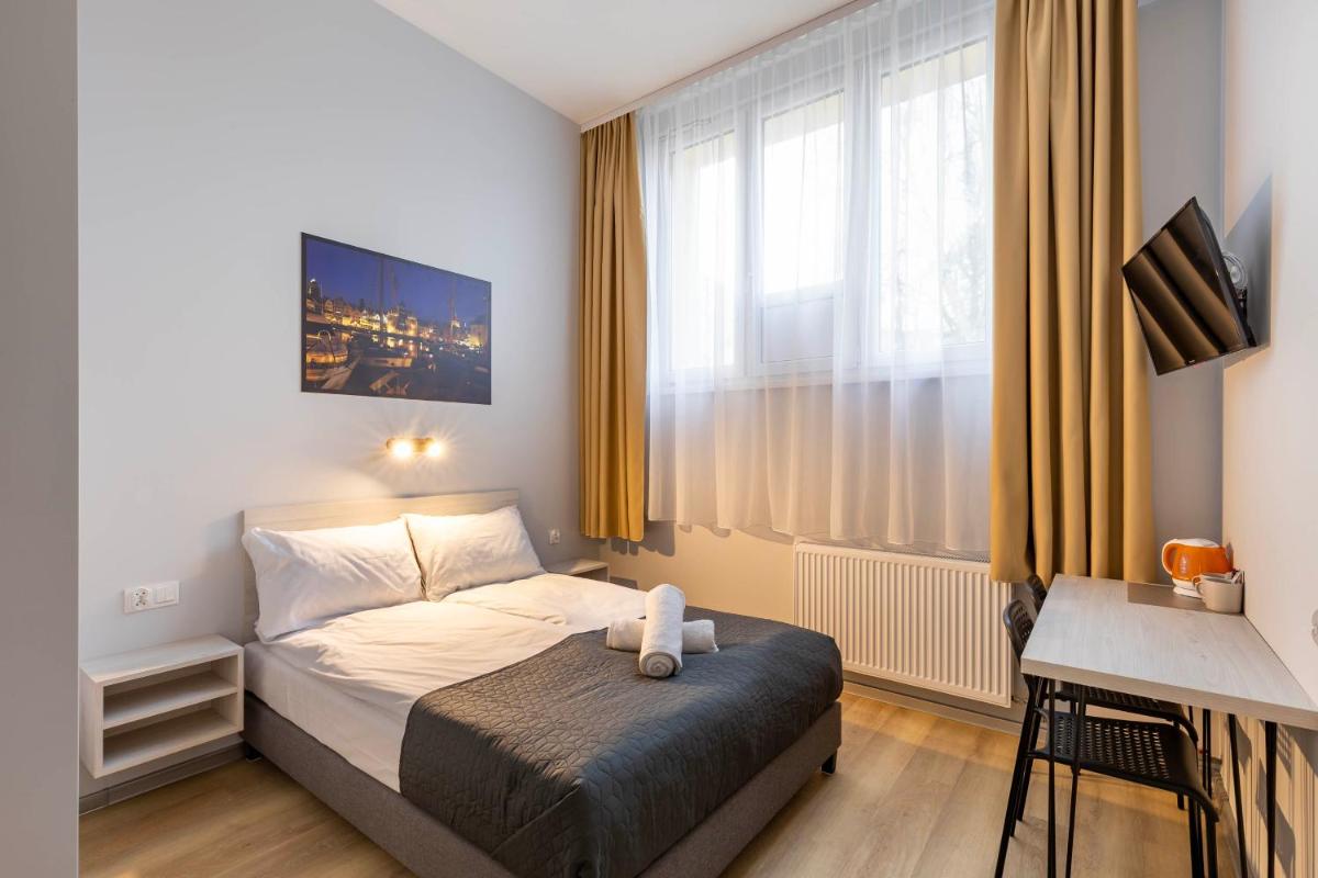 Zefiro Na Gnilnej - Housity