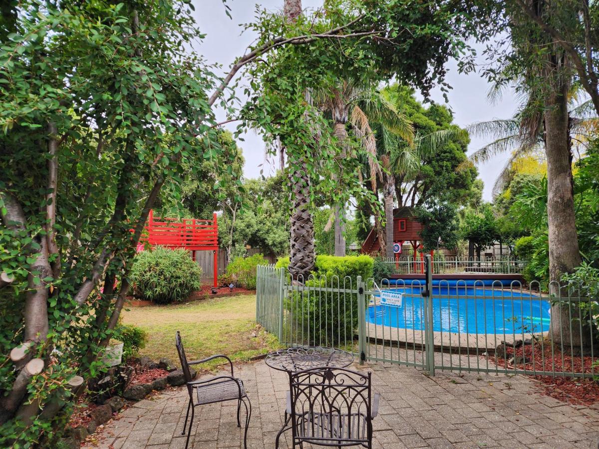 Resort Life: Pool, Cabin, Garden, Peace & More ! - Housity