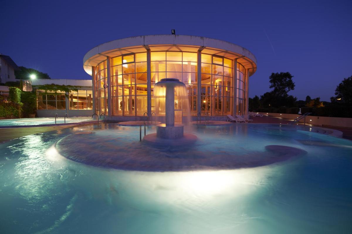 Piscine de l'établissement Best Western Hotel Sourcéo ou située à proximité