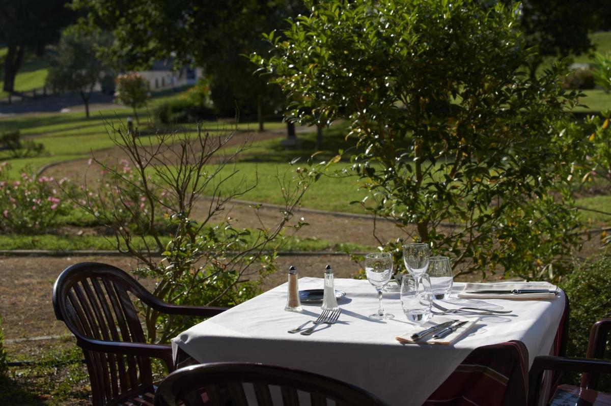 Jardin de l'établissement Best Western Hotel Sourcéo