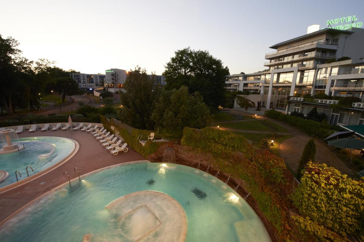 Piscine de l'établissement Best Western Hotel Sourcéo ou située à proximité