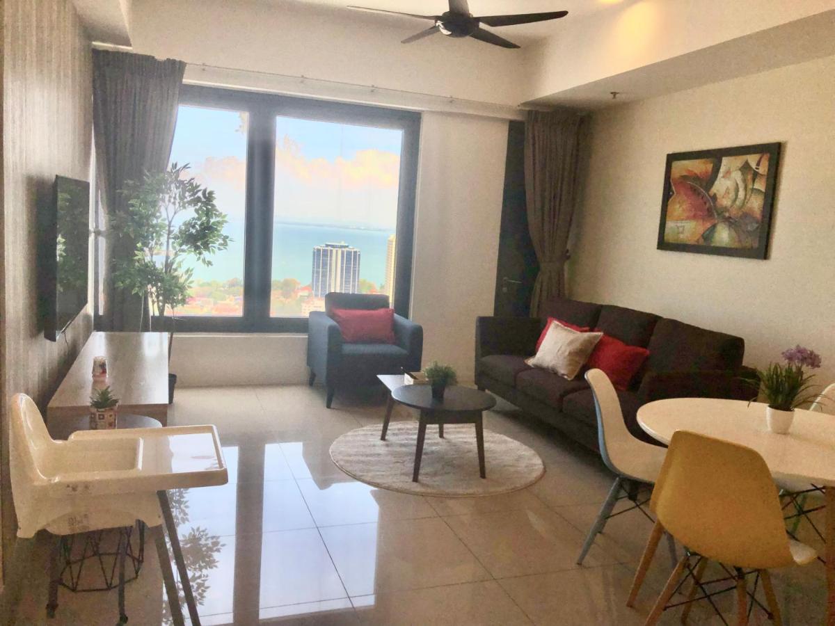 Suitetrails - Tropicana 218 Macalister Netflix Unit by Blue Sky Holidays