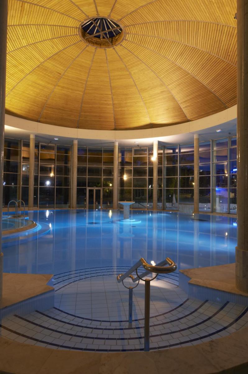 Piscine de l'établissement Best Western Hotel Sourcéo ou située à proximité