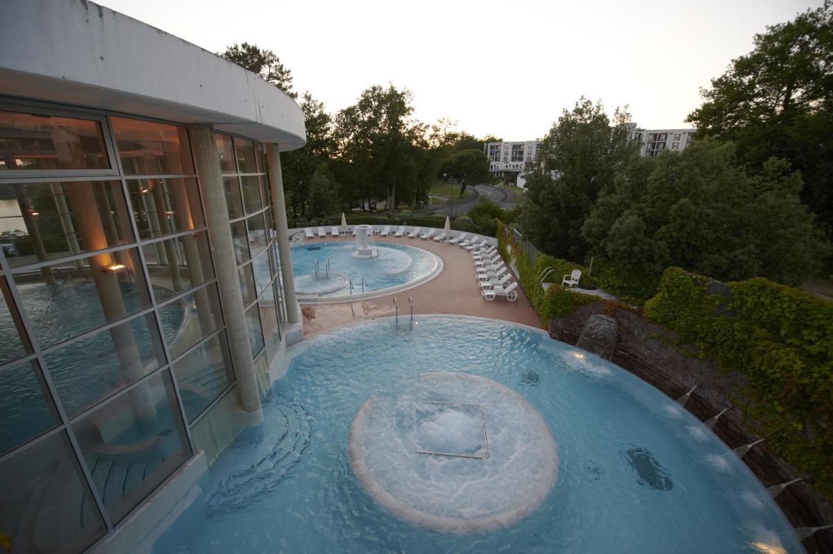 Piscine de l'établissement Best Western Hotel Sourcéo ou située à proximité