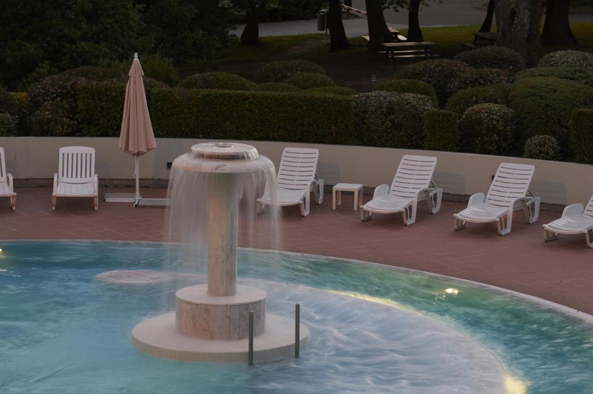 Piscine de l'établissement Best Western Hotel Sourcéo ou située à proximité