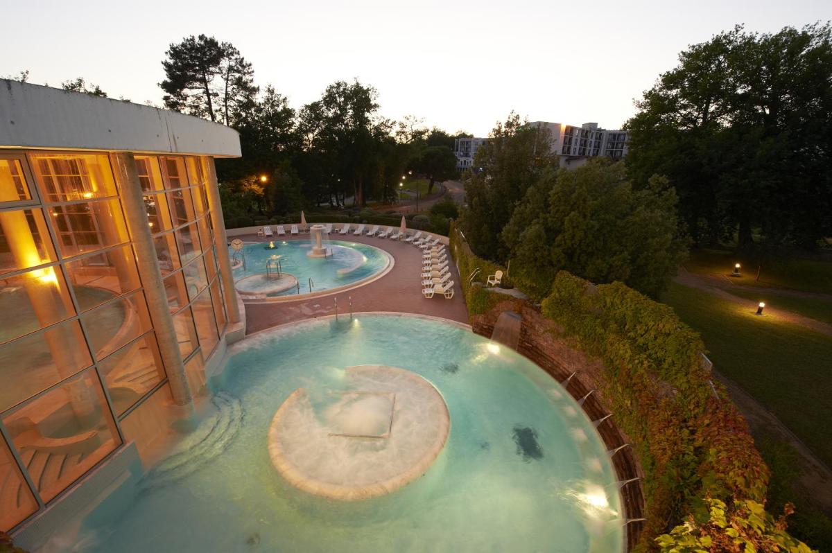 Piscine de l'établissement Best Western Hotel Sourcéo ou située à proximité