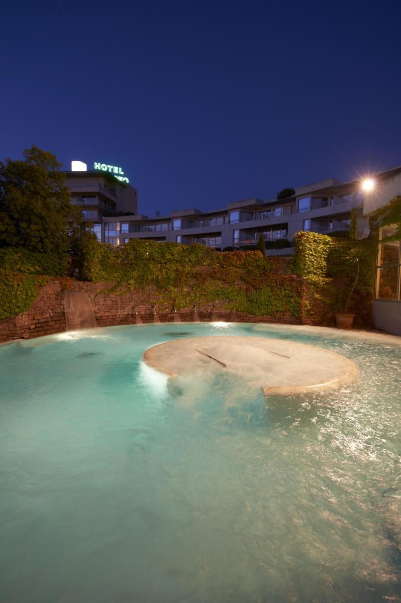 Piscine de l'établissement Best Western Hotel Sourcéo ou située à proximité