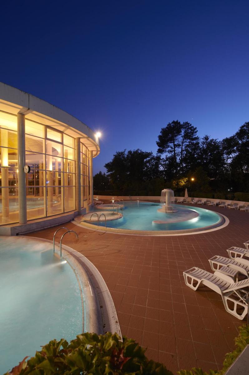 Piscine de l'établissement Best Western Hotel Sourcéo ou située à proximité