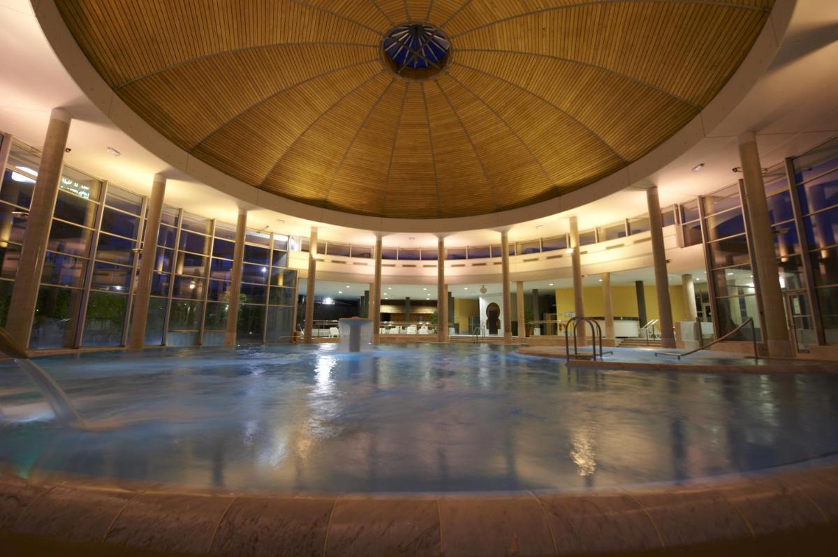 Piscine de l'établissement Best Western Hotel Sourcéo ou située à proximité