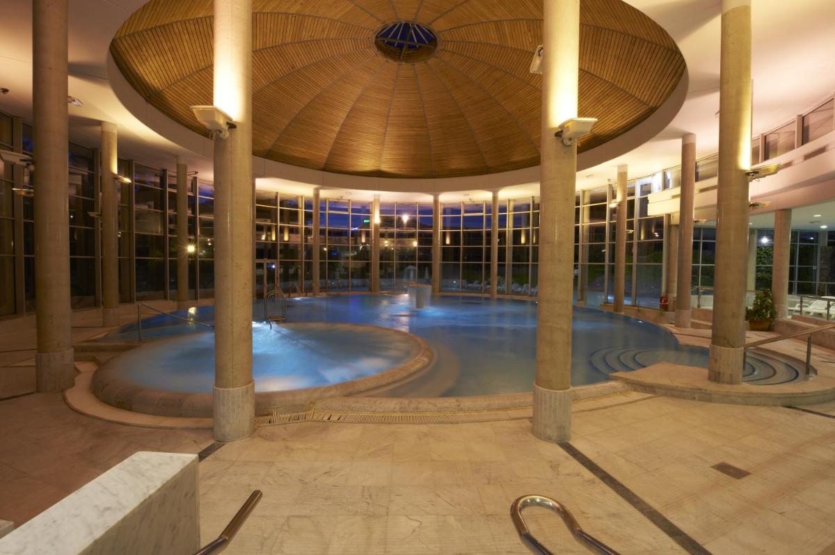 Piscine de l'établissement Best Western Hotel Sourcéo ou située à proximité