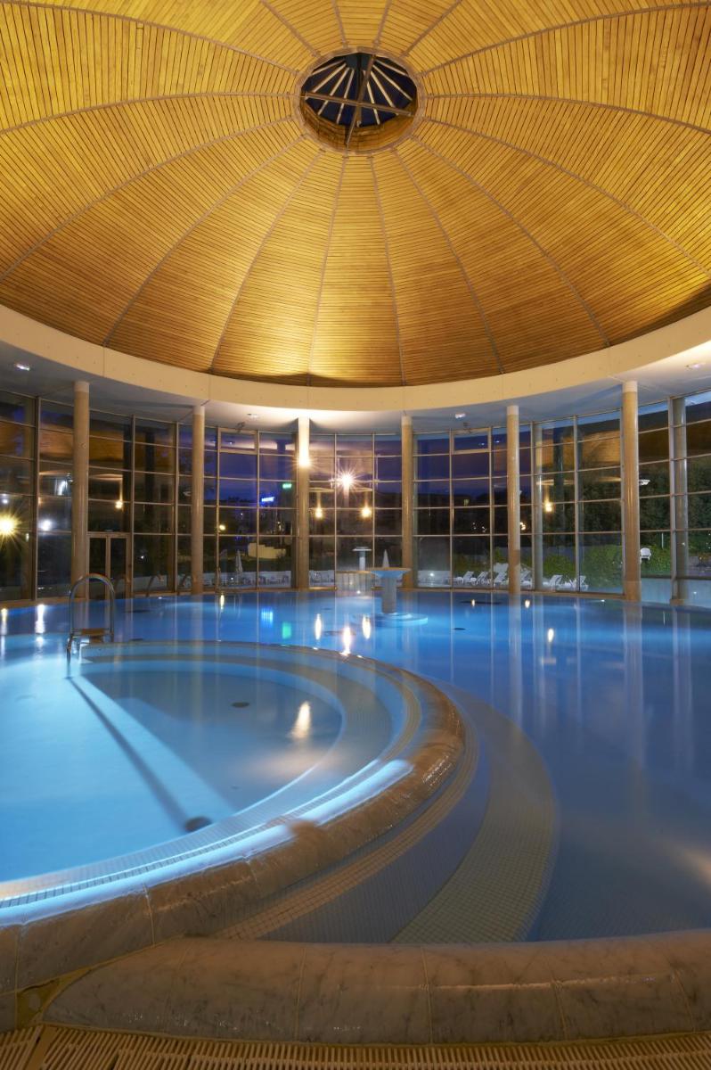 Piscine de l'établissement Best Western Hotel Sourcéo ou située à proximité
