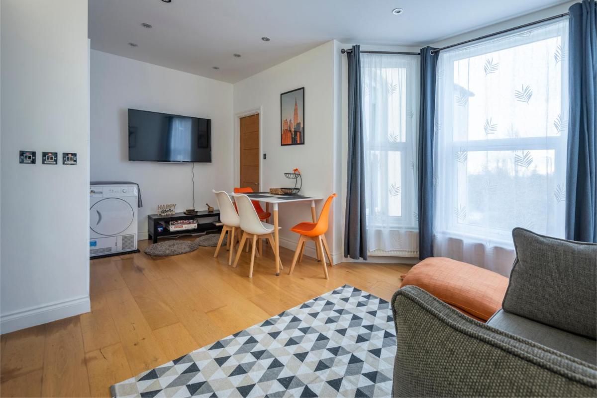 Woodside Gardens Luxury Properties near Alexandra Palace, Tottenham Stadium & Drumsheds - Housity