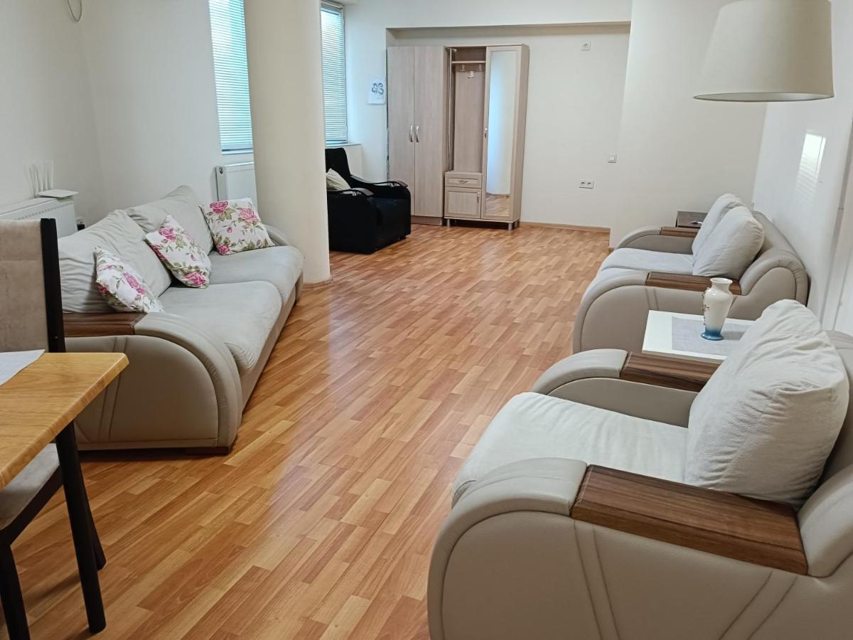 Lucky Apartments - Housity