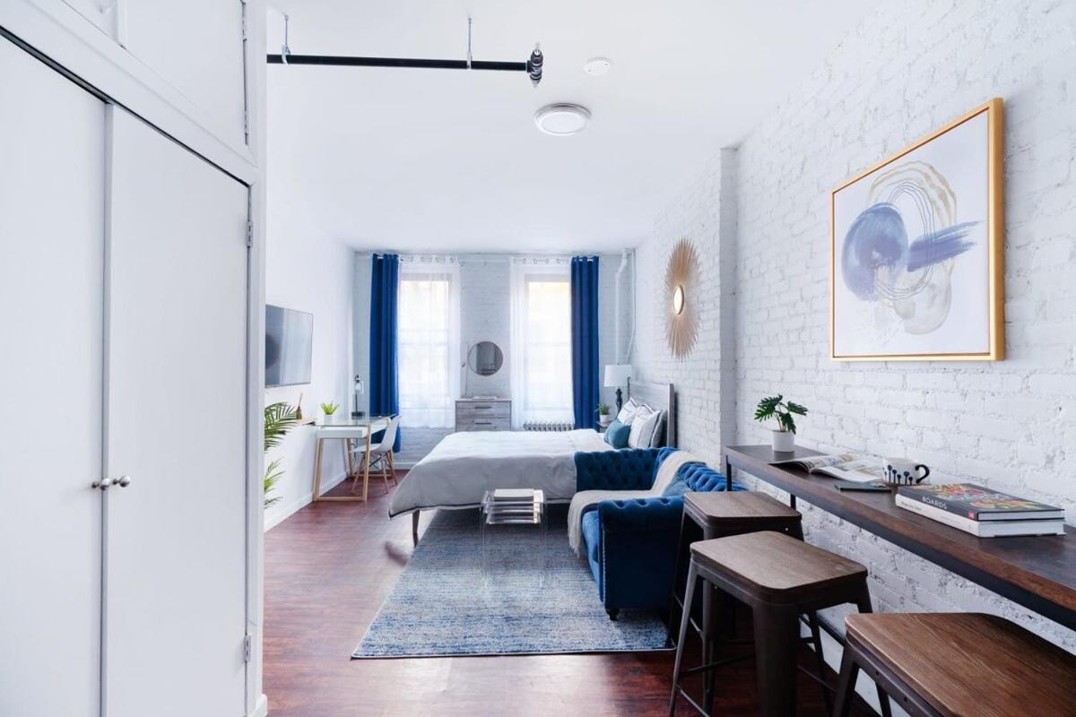 83-2FE UES Central Park Newly Furnished Studio - Housity