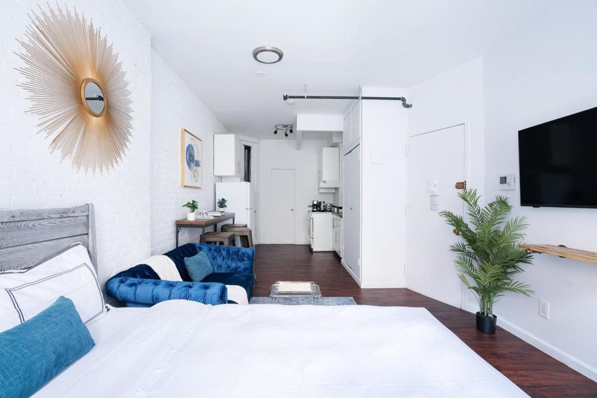 83-2FE UES Central Park Newly Furnished Studio - Housity