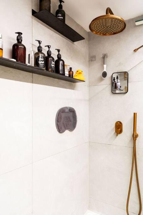 A new 2BR apartment. Close to TLV trains. - Housity