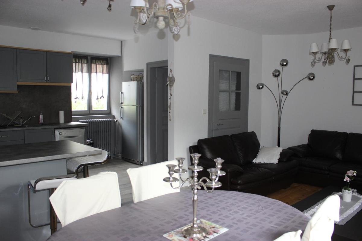 Gite Des 3 Chateaux - Housity