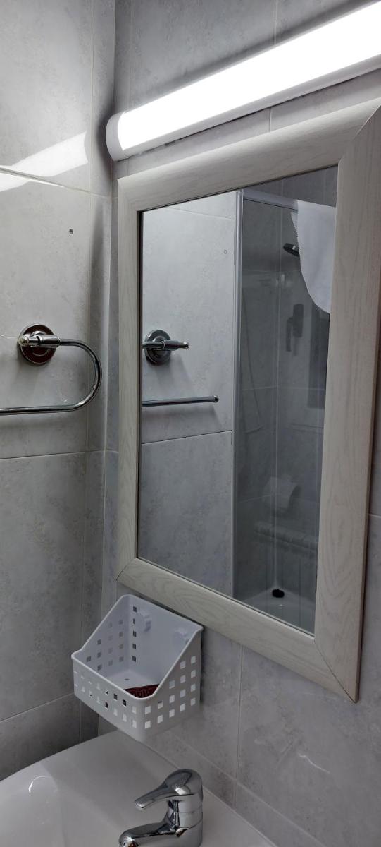 Hostal Rosales - Housity